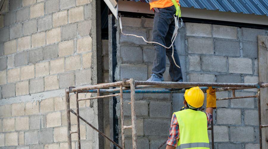 Expert Emergency Roof Repairs services in Leonard, MI